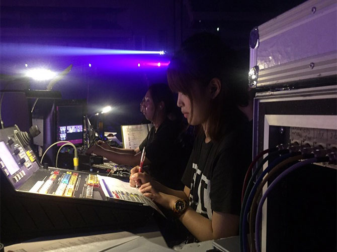 オペレーター谷口（奥は他業者）